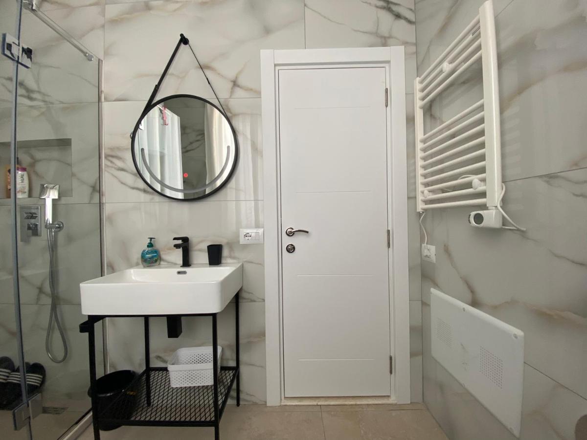 Newly Renovated Apartment Tirana Buitenkant foto